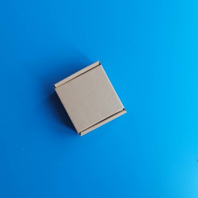 جعبه مقوایی کوچک کیبوردی (10در10در 4.5سانت)